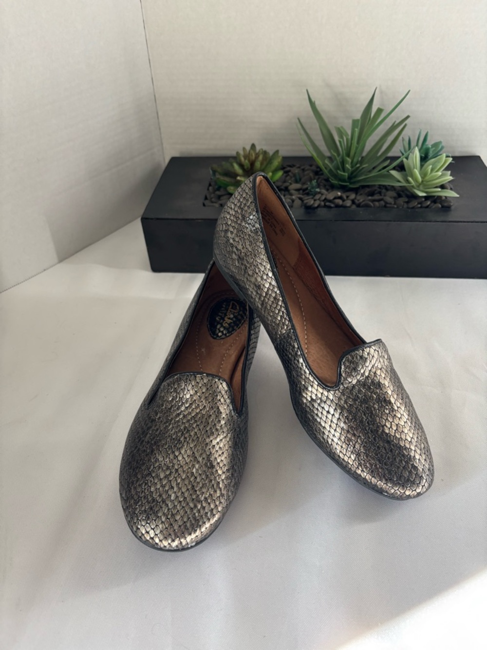NEW CLARKS ARTISAN METALLIC PEWTER SNAKESKIN CUSHIONED INSOLE  SZ 7